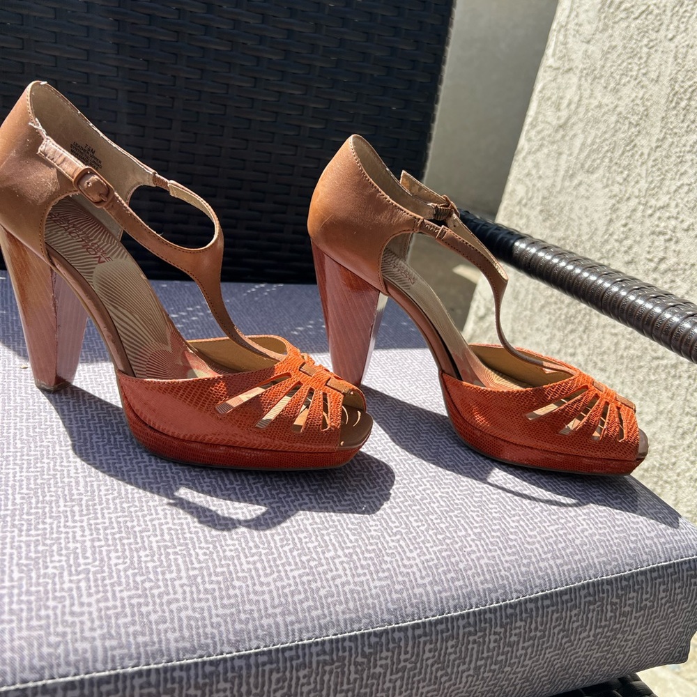 Kenneth Cole Reaction size 7 1/2 orange and brown heels. Retro